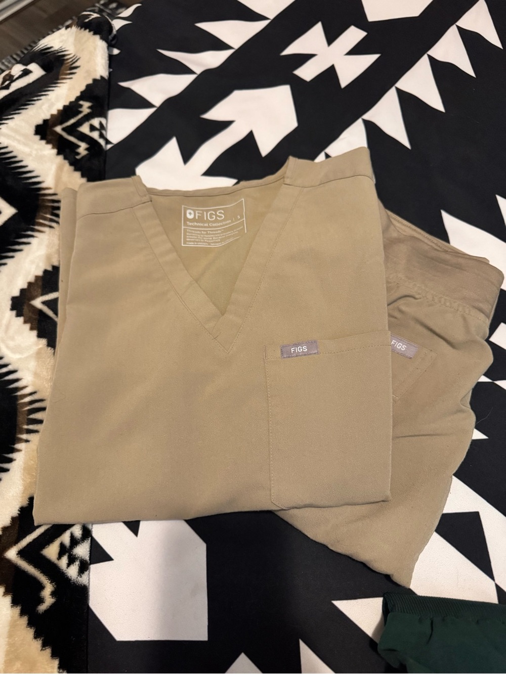 FIGS Women’s Tan Scrub Pants & Top